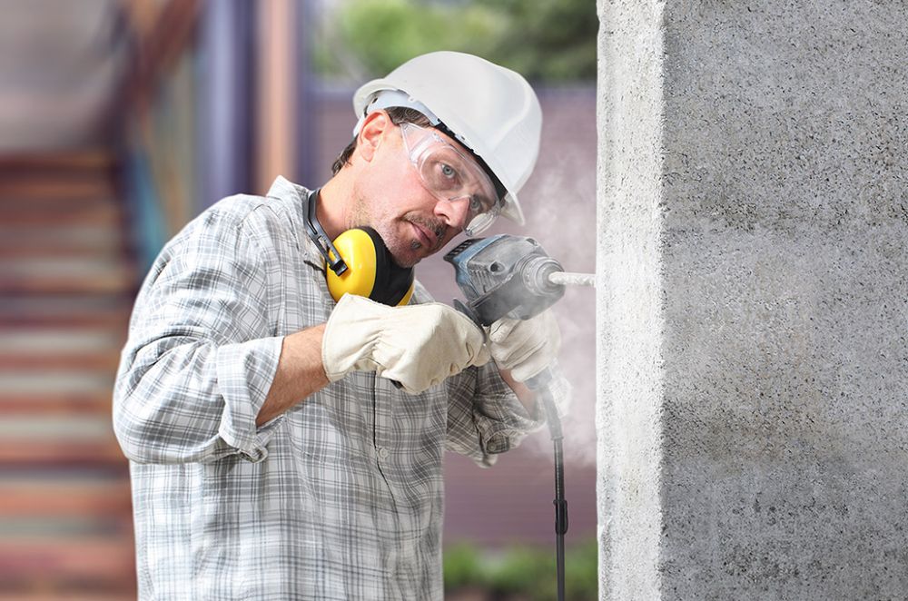 При покупке ударной дрели набор сверл в подарок